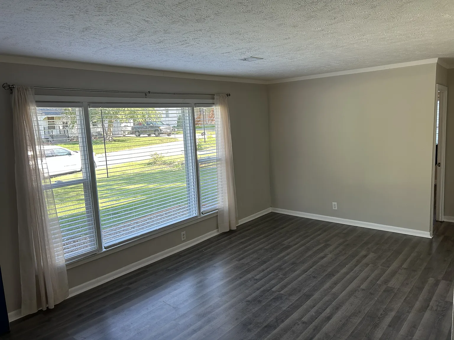 2 bed, 768 sqft, $1,300 — Photo 4