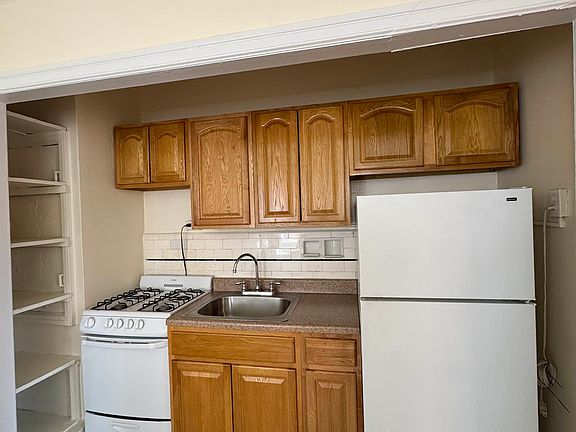 2nd image of 4266 Phlox Pl APT B7