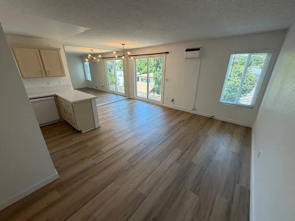 1071 Bonita St #D, Tustin, CA 92780