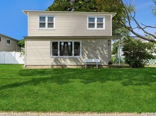 704 Bellmore Rd, North Bellmore, NY 11710