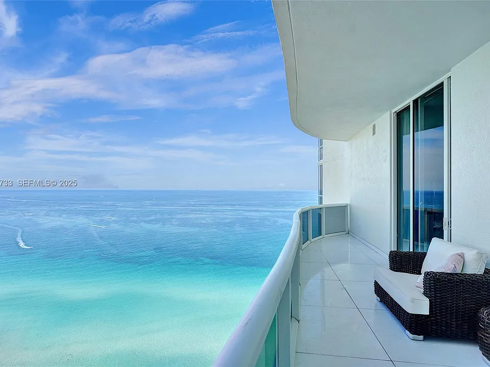15811 Collins Ave #3302