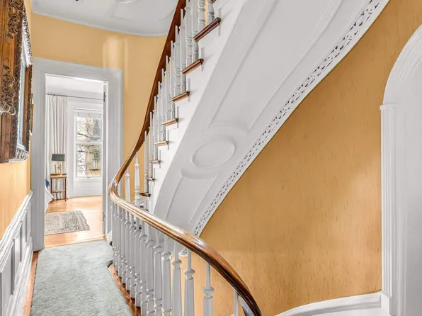 129 East 35th Street image 3 of 25