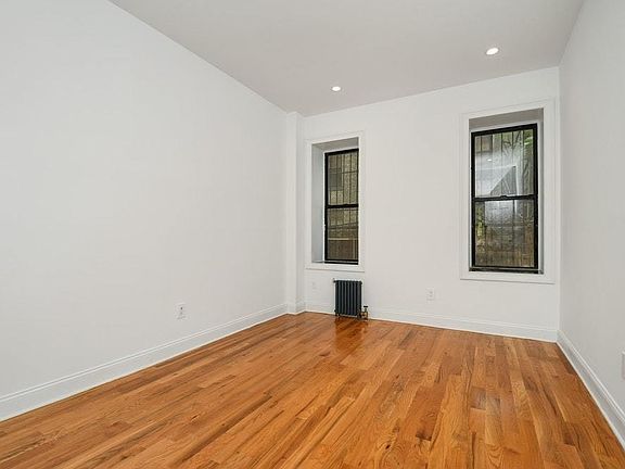3rd image of 15 Crown St APT 1C