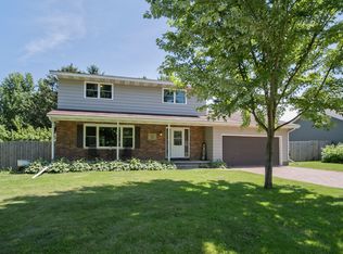 415 Robert Dr, Sun Prairie, WI 53590