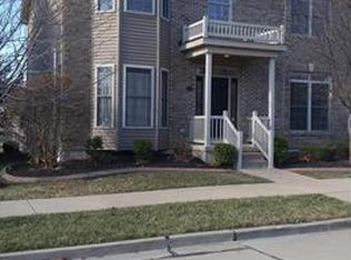 520 Queens Court Pl, Saint Peters, MO 63376