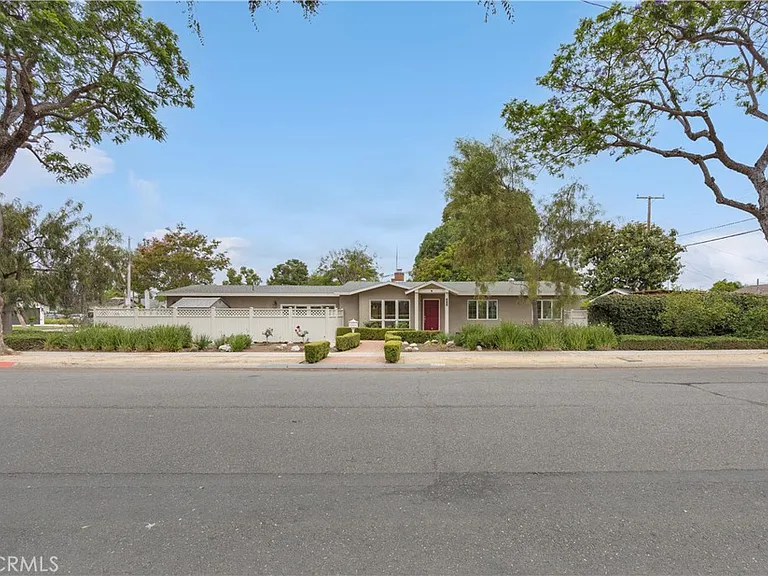 10751 Allen Dr — Photo 2