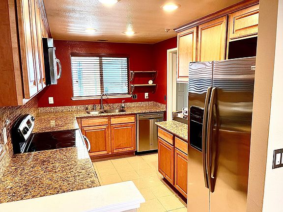 3rd image of 2625 Oak Rd APT C