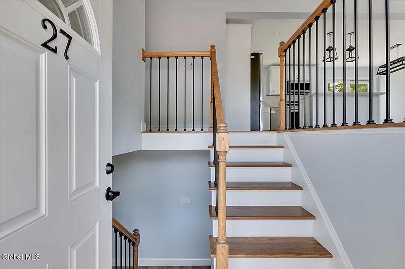 2nd image of 27 Clearview Boulevard