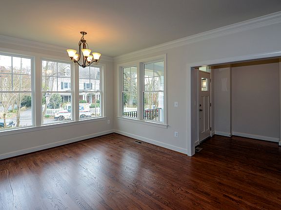 5th image of 601 Oak Haven Dr