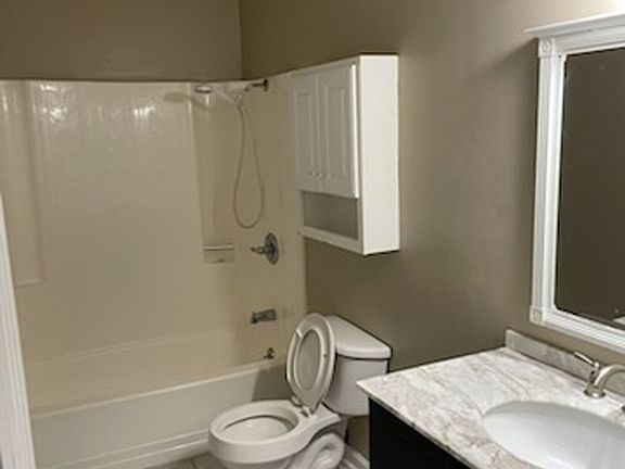5th image of 1620 Woodlawn St SE