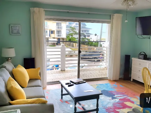 15 Nathan St #103, Wrightsville Beach, NC 28480