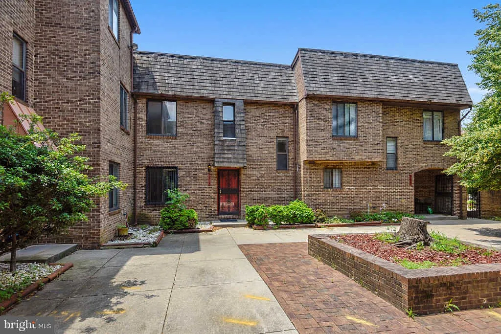 1313 I St NE photo 1