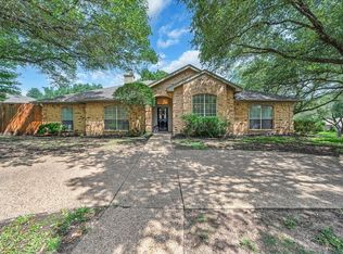 11001 Ridge Point Dr, Woodway, TX 76712
