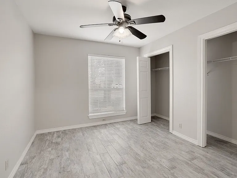 1811 Iris Ln — Photo 22