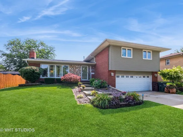 15205 Pine Dr, Oak Forest, IL 60452