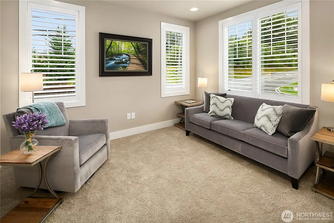 5 bed, 4205 sqft, $6,350 — Photo 2