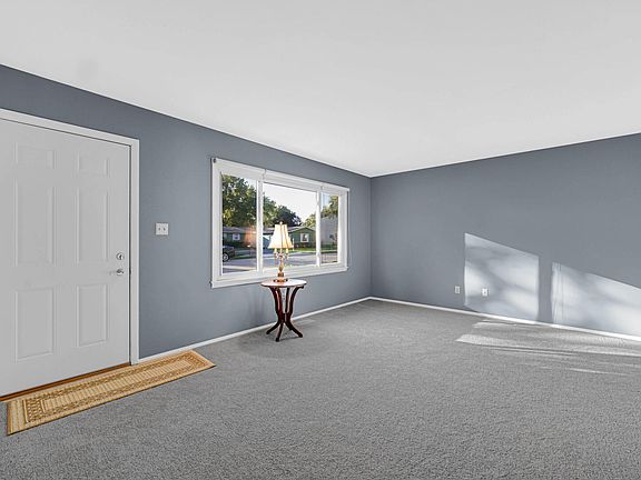 3rd image of 1716 Whittier Park Dr