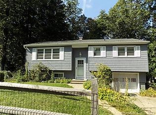 25 Pleasant St, Bethel, CT 06801