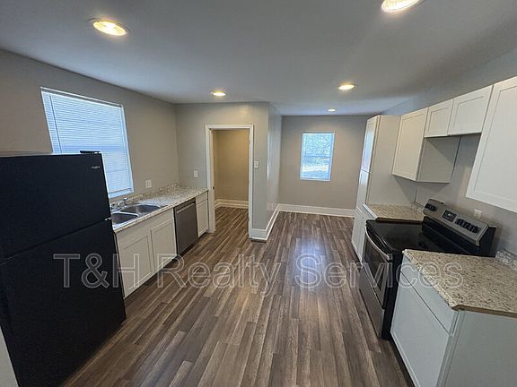 5th image of 3729 N Kenwood Ave