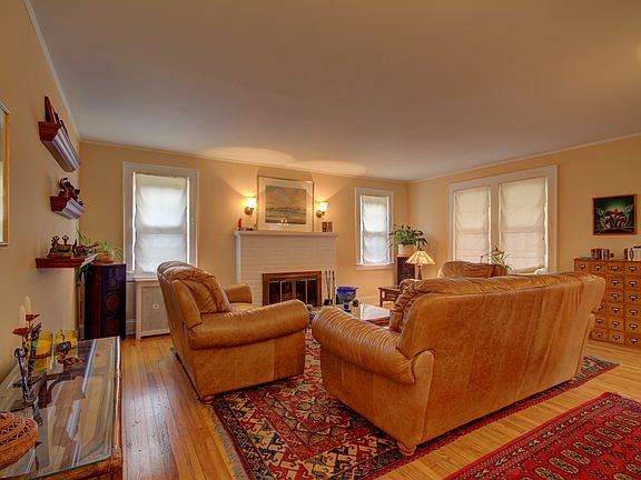 4th image of 34 Hawthorne Pl
