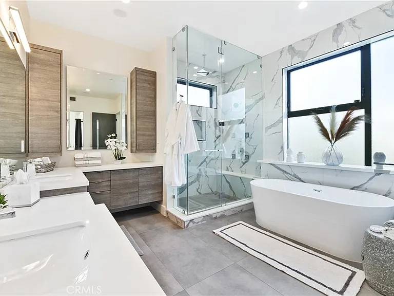 454 S Holt Ave — Photo 11