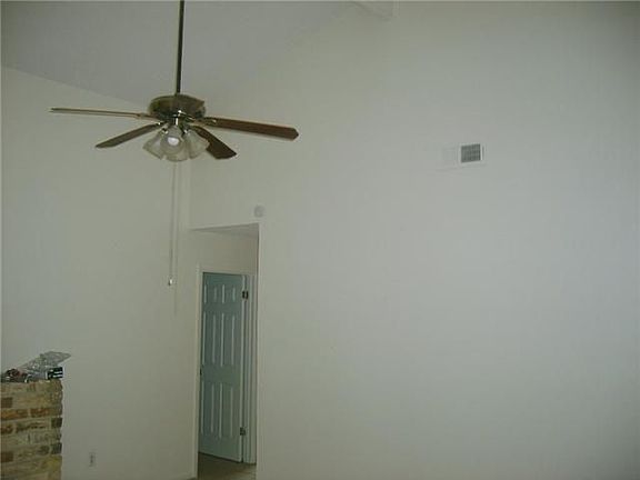 3rd image of 1207 Glenda Dr #A/b