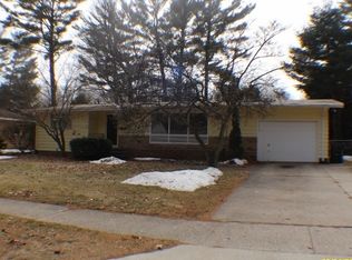 3109 Country Club Dr, Muskegon, MI 49441