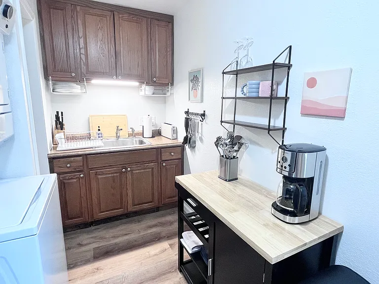 810 S Baltimore St — Photo 4