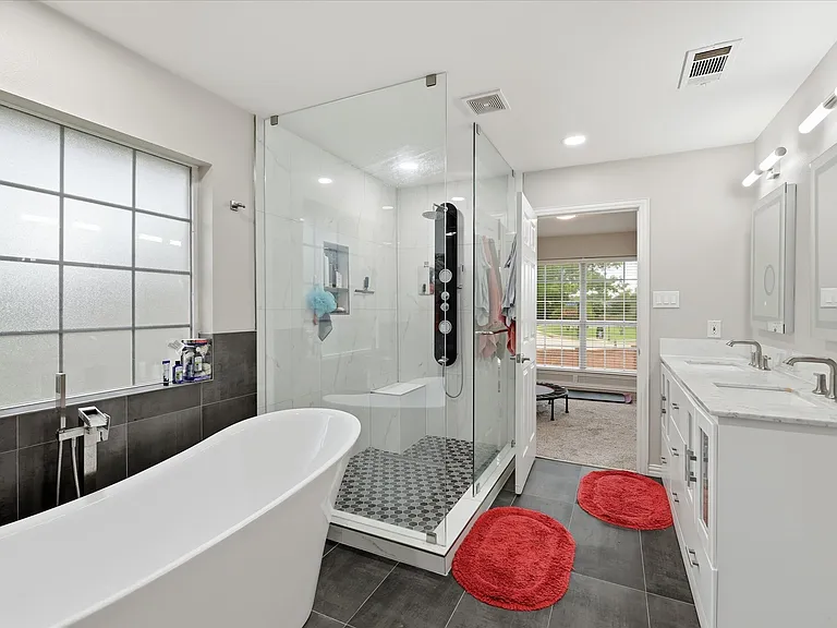 600 Raintree Cir — Photo 24