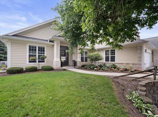 W233N3050 Oakmont Ct W #A, Pewaukee, WI 53072