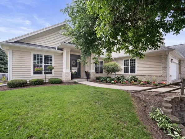 W233N3050 Oakmont COURT #A, Pewaukee, WI 53072