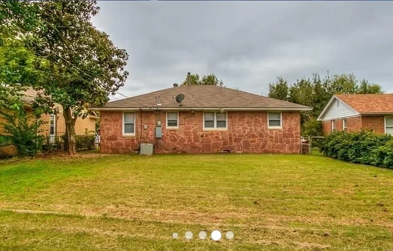 1813 Oxford Way — Photo 15