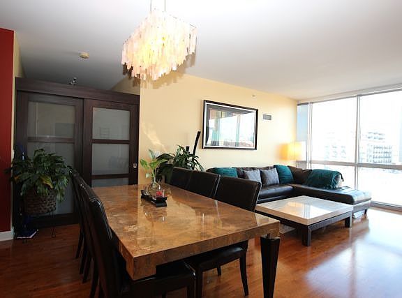 5th image of 1901 S Calumet Ave Unit 812
