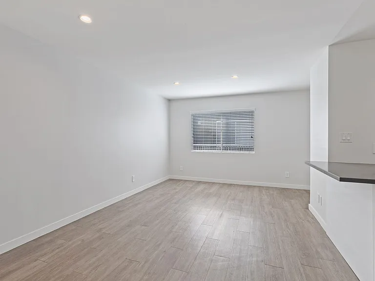 810 Crenshaw — Photo 21