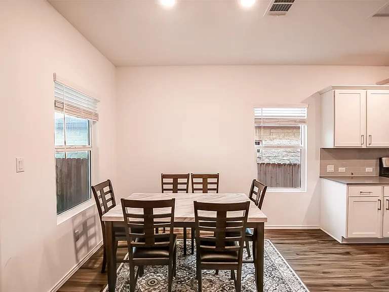 1024 Bluewood Bnd — Photo 15