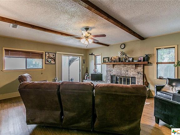4th image of 103 Oakwood St