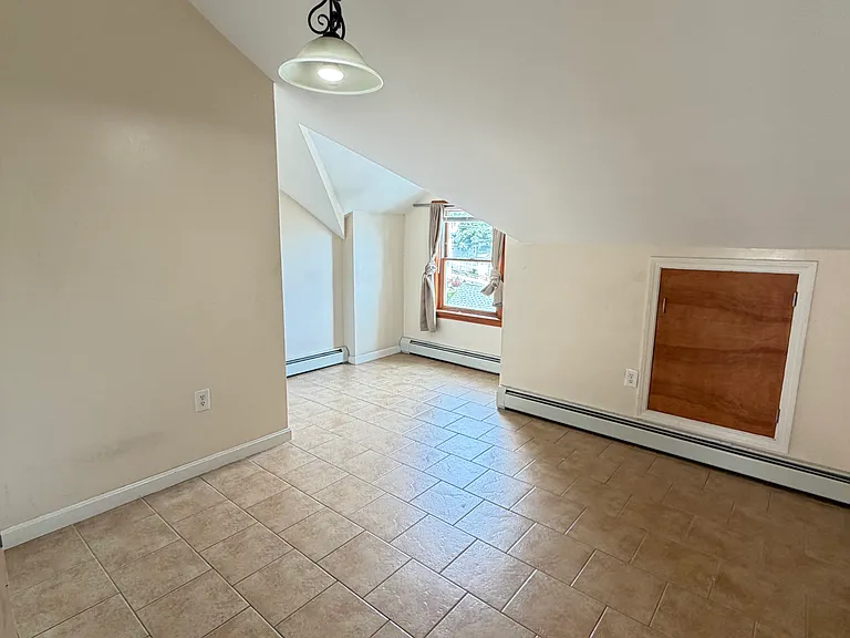 211 Chelsea St #7 — Photo 3