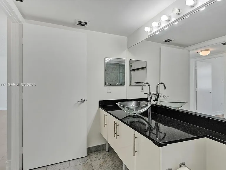 31 SE 5th St #2305 — Photo 24