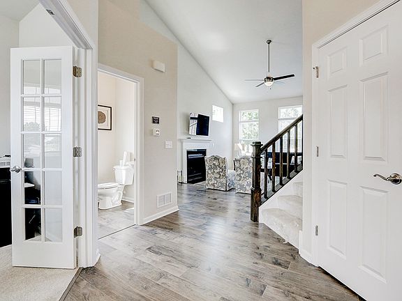 4th image of 100 E Ashton Dr