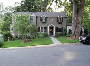 9621 Parkwood Dr, Bethesda, MD 20814