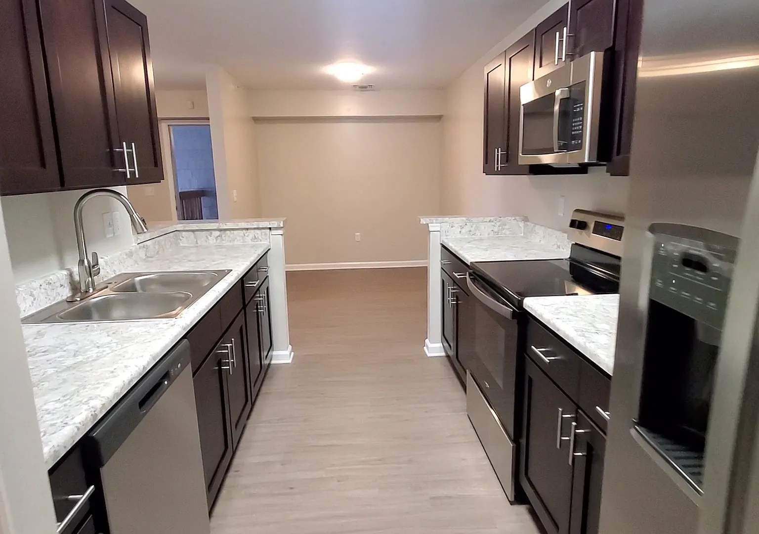 3 bed, 1450 sqft, $2,349 — Photo 4