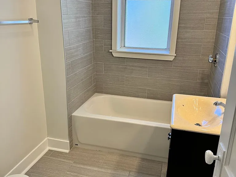 11933 Commonwealth Ave #23 — Photo 10