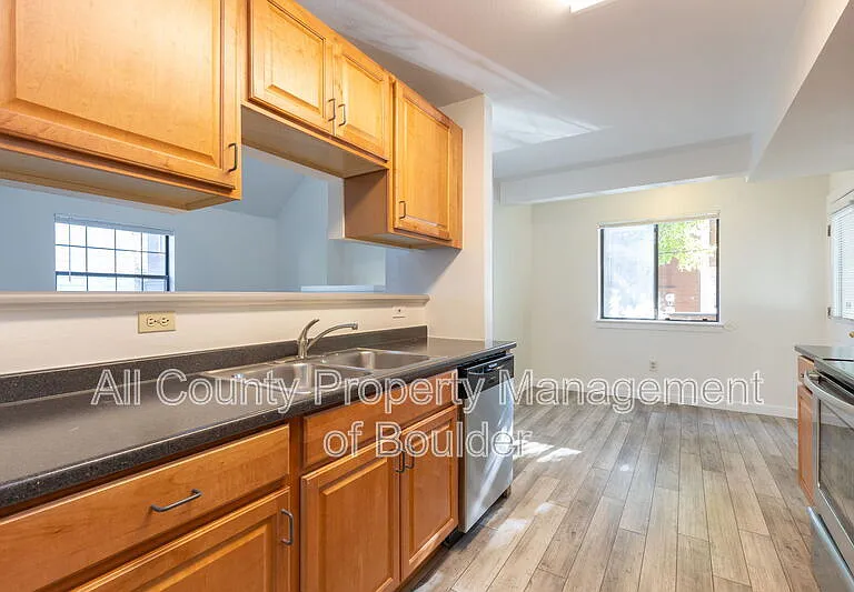 2317 Walnut St — Photo 9
