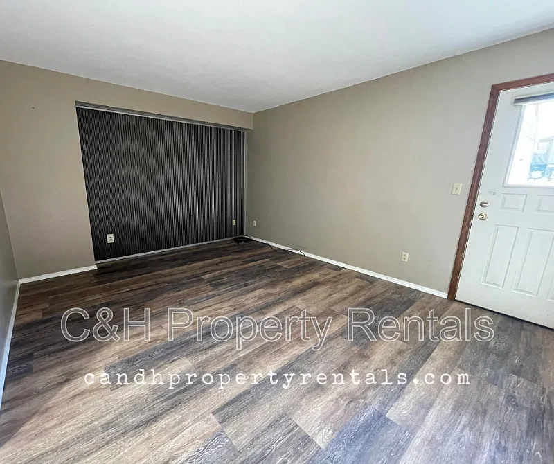 2 bed, 1.5 bath, 1076 sqft, $1,400 — Photo 3