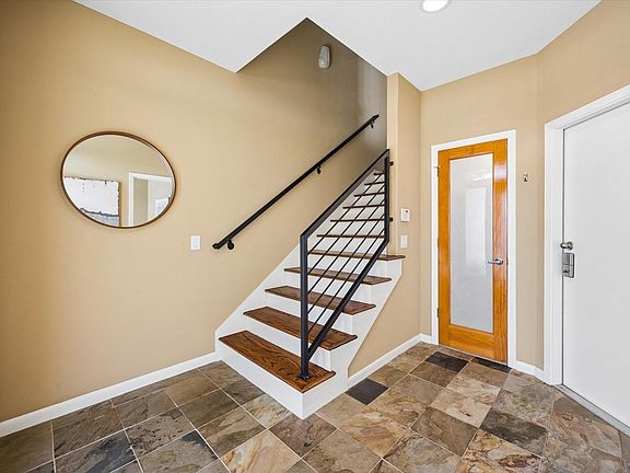 5th image of 3010 Caroline St