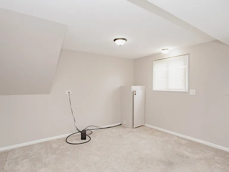 720 Durham Ln — Photo 21