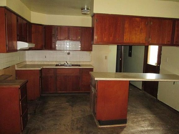 5th image of 3702 N Faculty Dr