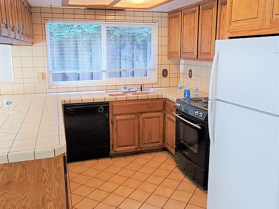 5th image of 4758 Jarvis Ave