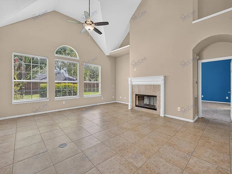 504 Coventry Dr — Photo 8