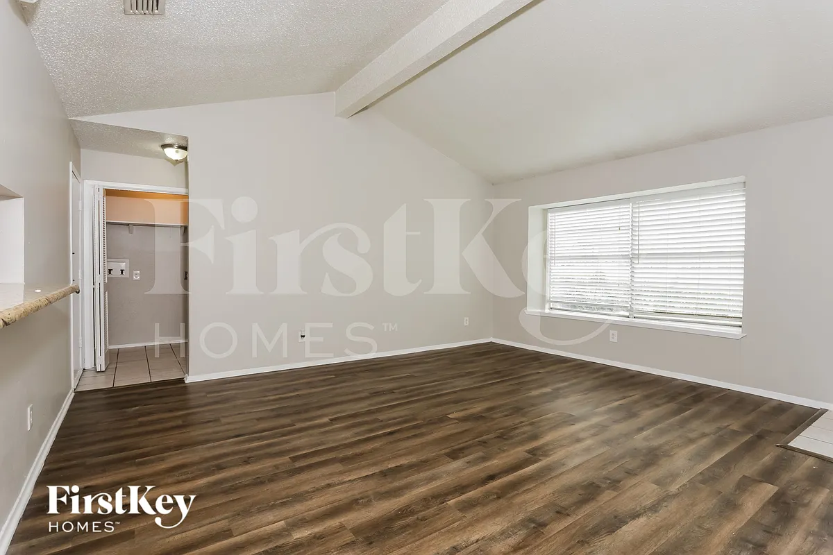 Building Photo - 612 Coolwood Ln